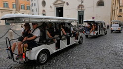 Major city eyes crackdown on golf cart tours as furious locals push back Sunshine Coast Accountants
